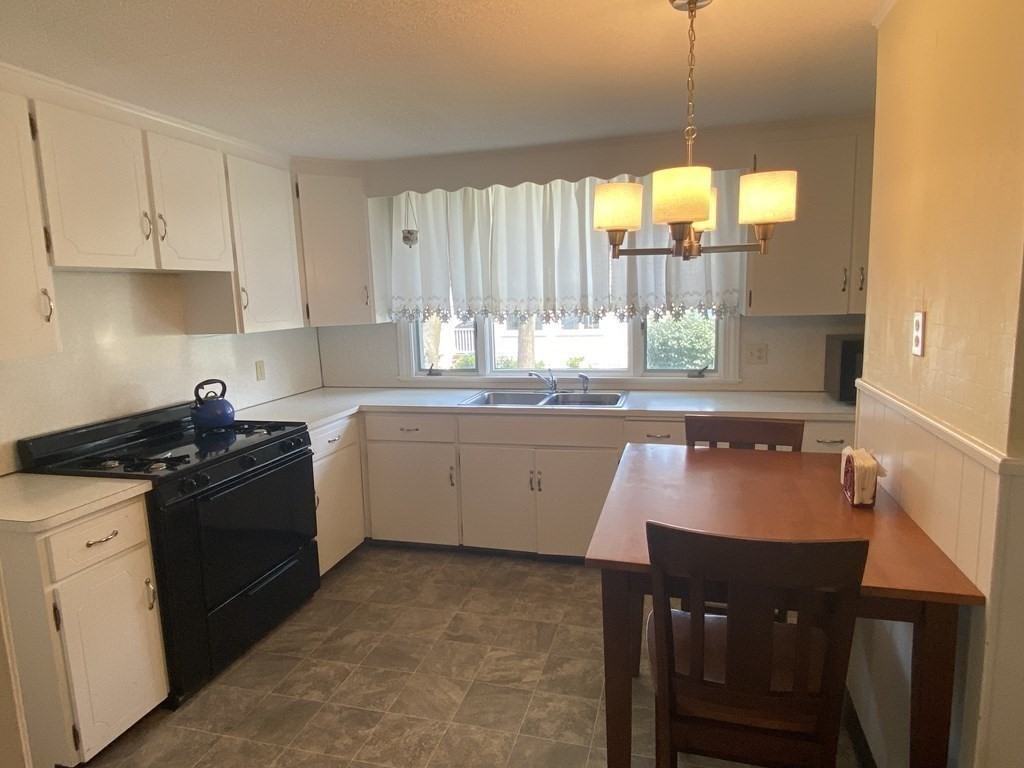 17 Lillian Road Quincy, MA 02170 - Photo 3 of 25 Gallery Image 3
