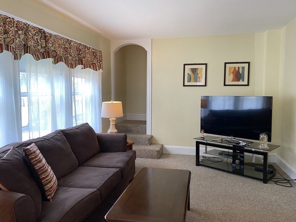 17 Lillian Road Quincy, MA 02170 - Photo 5 of 25 Gallery Image 5