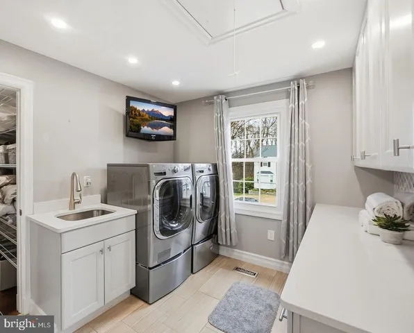 $990,000 | 5918 Oakland Park Drive, Burke, VA 22015