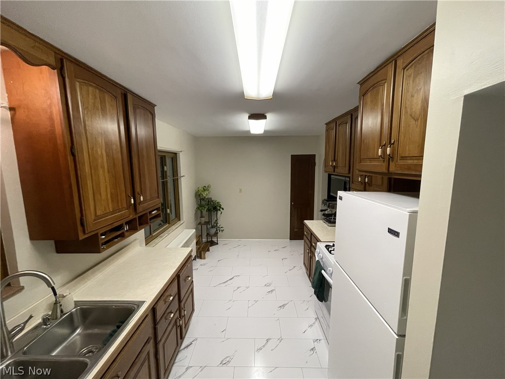10101 Biddulph Road Cleveland, OH 44144 - Photo 12 of 36