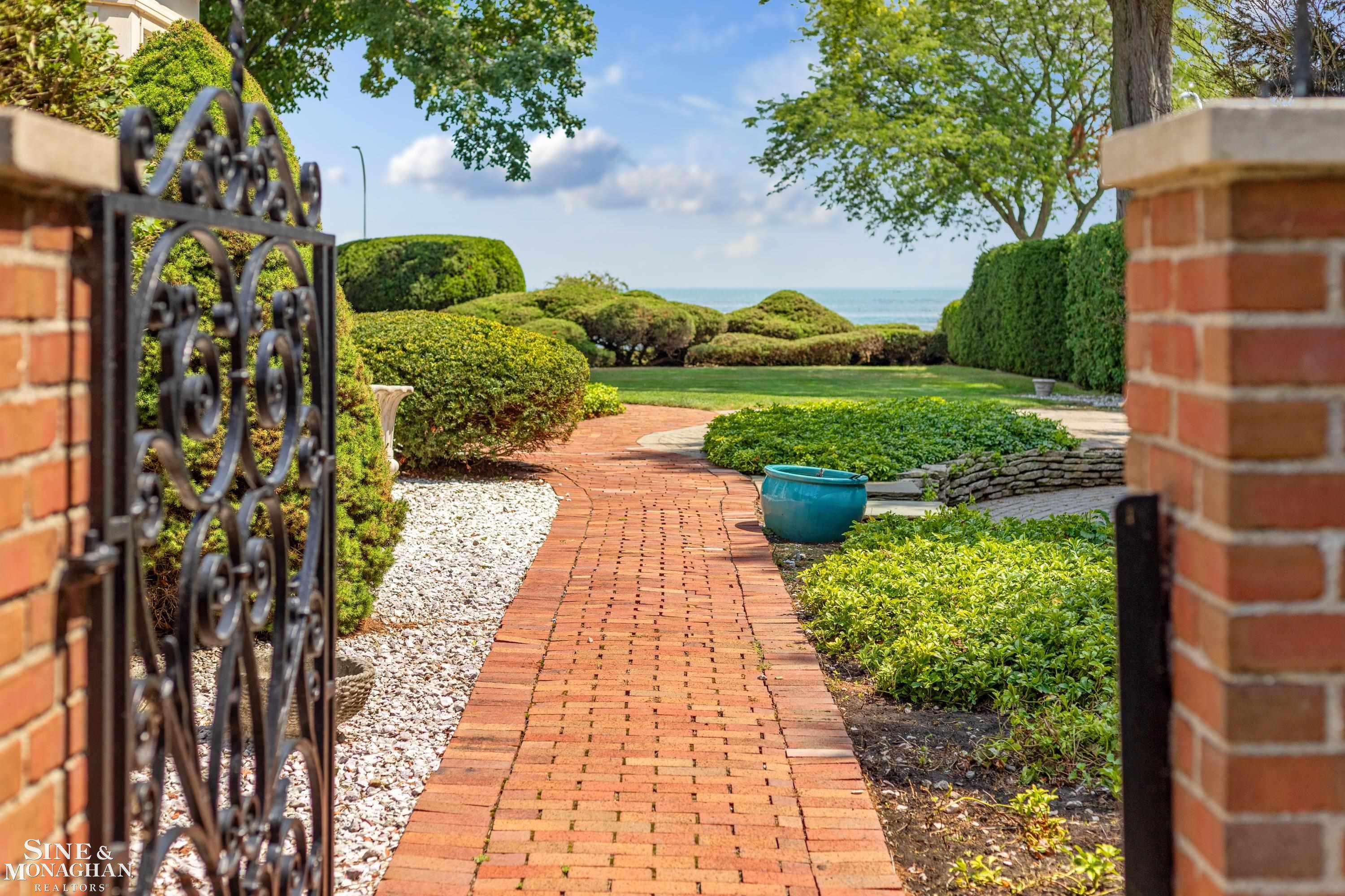 105 Lake Shore Road Grosse Pointe, MI 48236 - Photo 82 of 98 50217830-91f04979-9f6c-486e-babc-b7fbf0da70bf.JPG