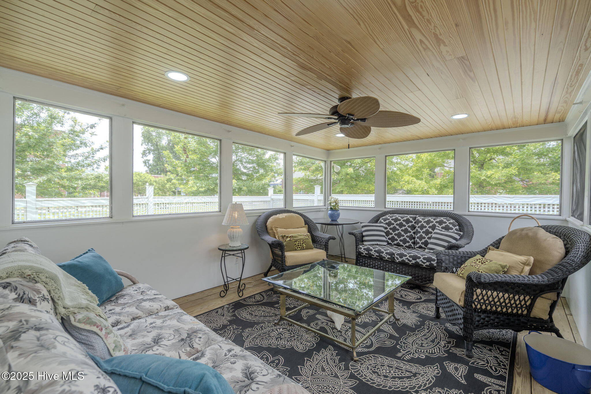405 Hancock Street New Bern, NC 28560 - Photo 29 of 31 Screened Porch