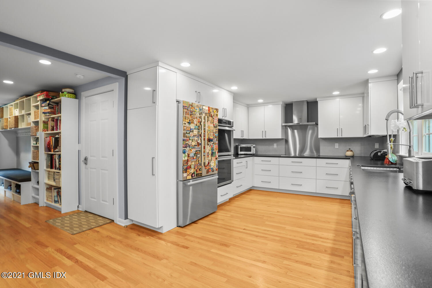 25 Summit Road Riverside, CT 06878 - Photo 14 of 40 25 Summit Rd Greenwich CT-large-033-033-