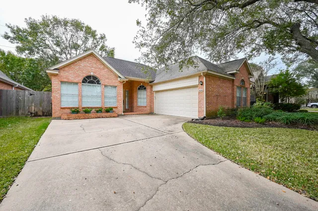 $2,200 | 4606 Topaz Trail Drive, Sugar Land, TX 77479