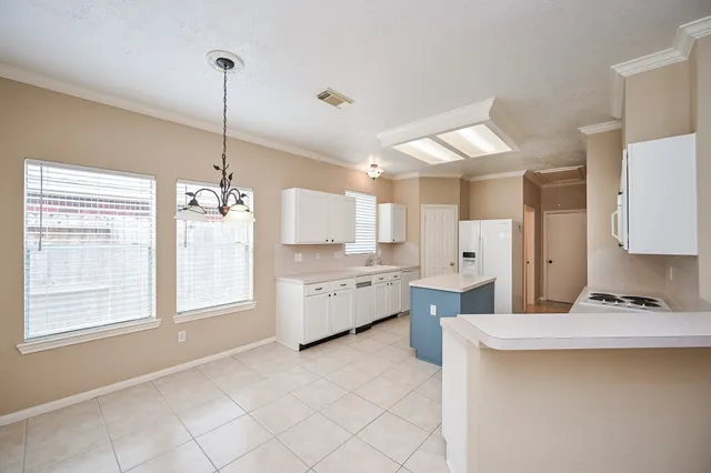 $2,200 | 4606 Topaz Trail Drive, Sugar Land, TX 77479