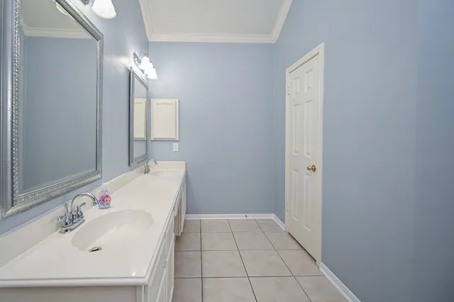 $2,200 | 4606 Topaz Trail Drive, Sugar Land, TX 77479