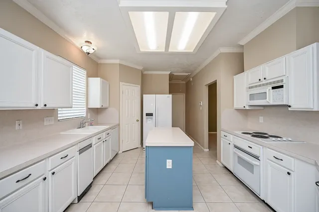 $2,200 | 4606 Topaz Trail Drive, Sugar Land, TX 77479