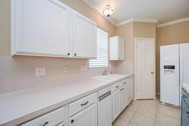 $2,200 | 4606 Topaz Trail Drive, Sugar Land, TX 77479