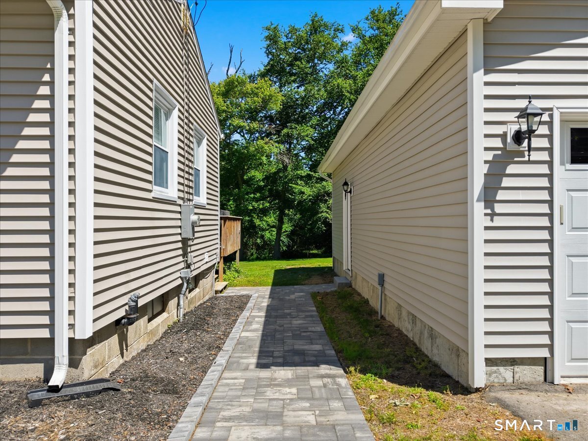 860 Long Cove Road Ledyard, CT 06335 - Photo 5 of 38