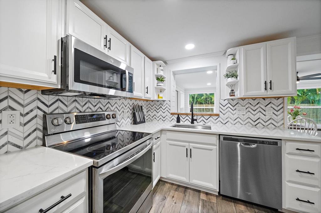 852 Acadia Road Venice, FL 34293 - Photo 8 of 48 Gallery Image 8