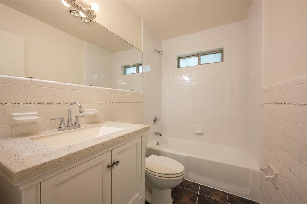 610 East Anderson Street Weatherford, TX 76086 - Photo 19 of 25 a bathroom with a sink a toilet and shower