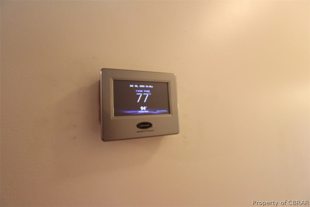 308 Tides Run Yorktown, VA 23692 - Photo 20 of 34 a room with a wall