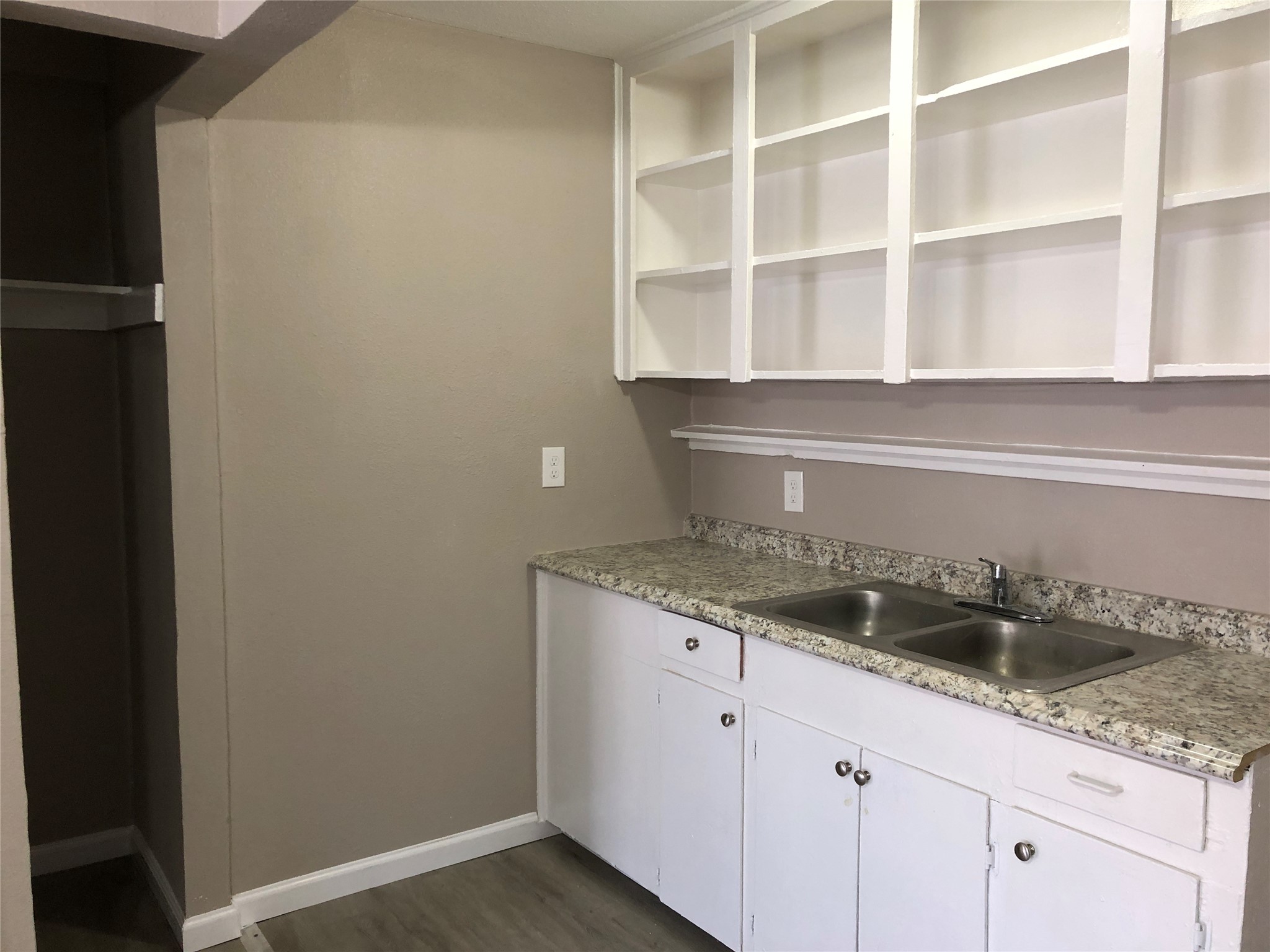 1756 West Main Street, Unit 23 Houston, TX 77098 - Photo 4 of 12