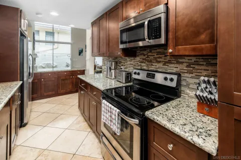 $699,999 | 2544 Navarra Drive, Unit 4, Carlsbad, CA 92009