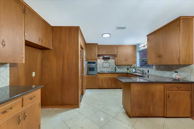 $759,900 | 5723 Highland Hills Drive, Austin, TX 78731