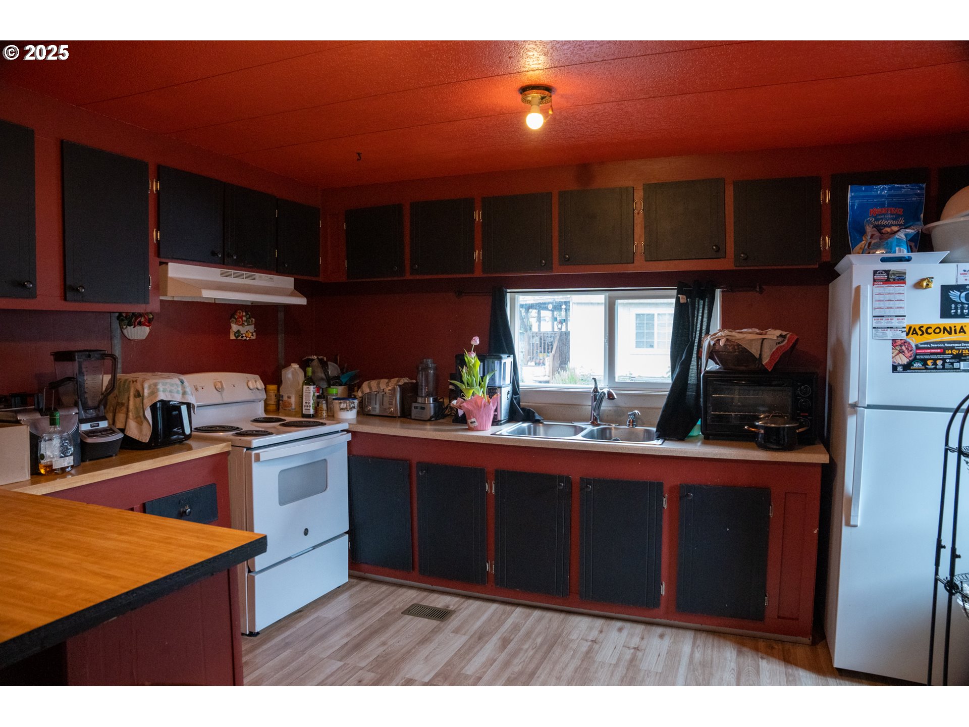 5335 Daisy Street, Unit TL 0130 Springfield, OR 97478 - Photo 15 of 17 a kitchen with stainless steel appliances kitchen island granite countertop a table and chairs in it
