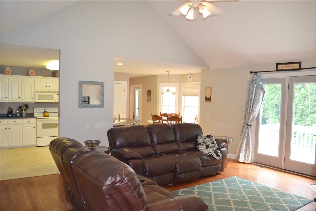 137 Ridgeland Drive Six Mile, SC 29682 - Photo 3 of 19 Gallery Image 3