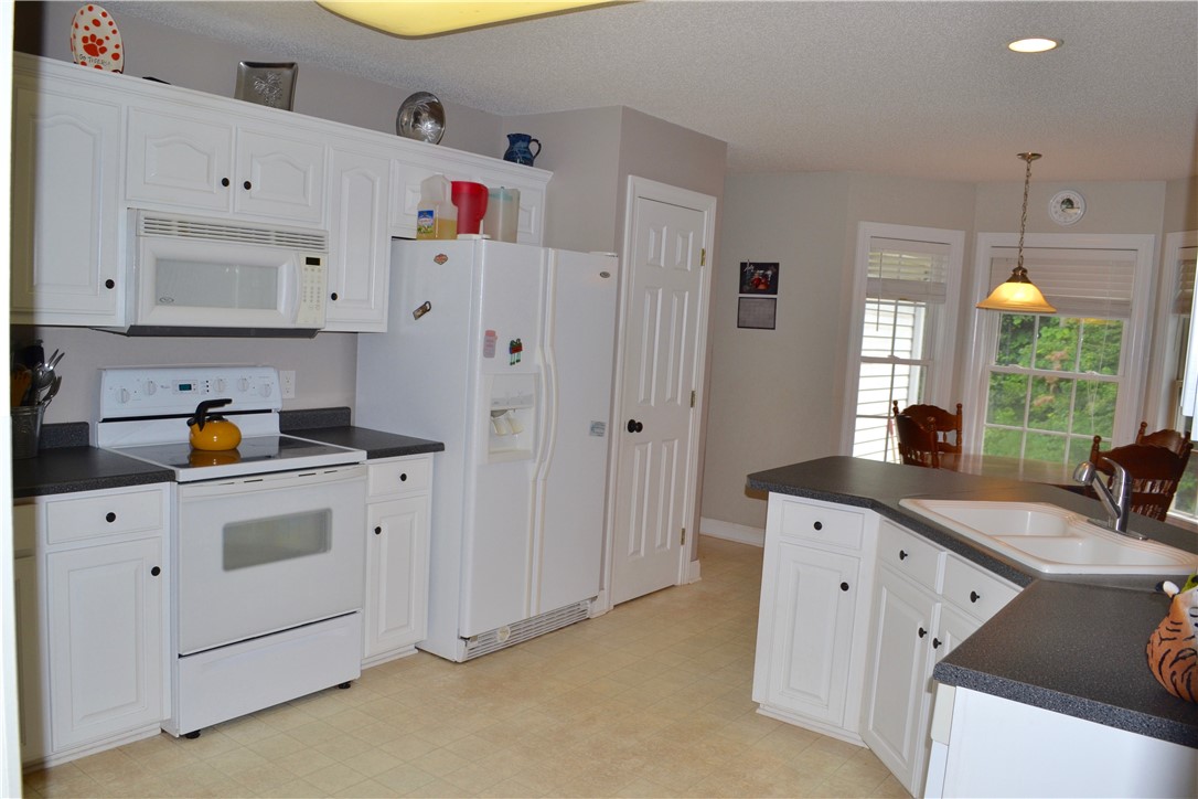 137 Ridgeland Drive Six Mile, SC 29682 - Photo 4 of 19 Gallery Image 4