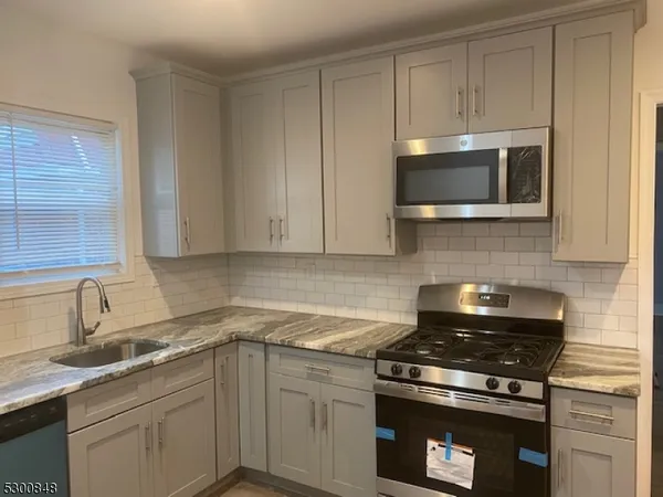 $3,000 | 56 Maple Avenue, Unit 1, Montclair, NJ 07042