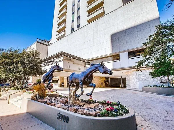 $457,900 | 5909 Luther Lane, Unit 1902, Dallas, TX 75225