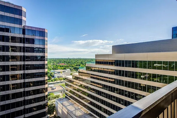 $457,900 | 5909 Luther Lane, Unit 1902, Dallas, TX 75225