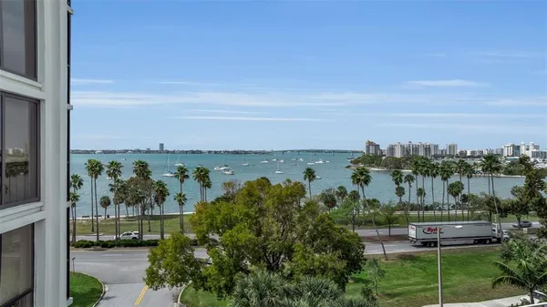 $999,000 | 707 South Gulfstream Avenue, Unit 802, Sarasota, FL 34236