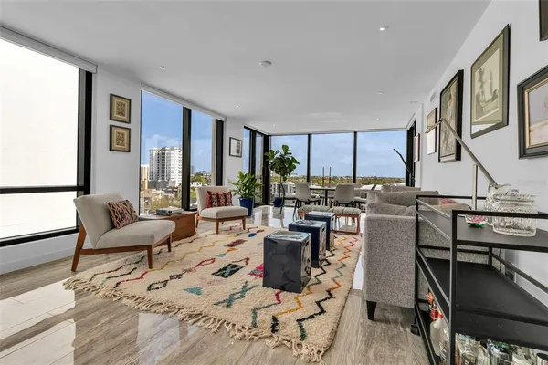 $999,000 | 707 South Gulfstream Avenue, Unit 802, Sarasota, FL 34236