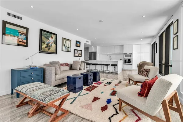 $999,000 | 707 South Gulfstream Avenue, Unit 802, Sarasota, FL 34236