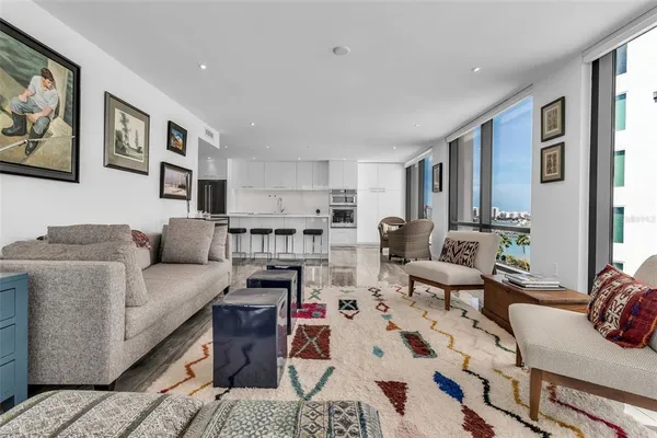 $999,000 | 707 South Gulfstream Avenue, Unit 802, Sarasota, FL 34236