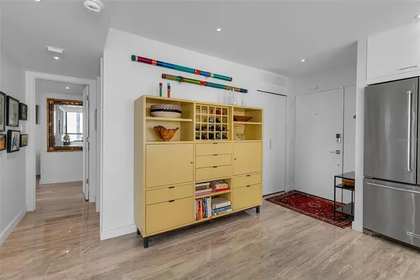 $999,000 | 707 South Gulfstream Avenue, Unit 802, Sarasota, FL 34236
