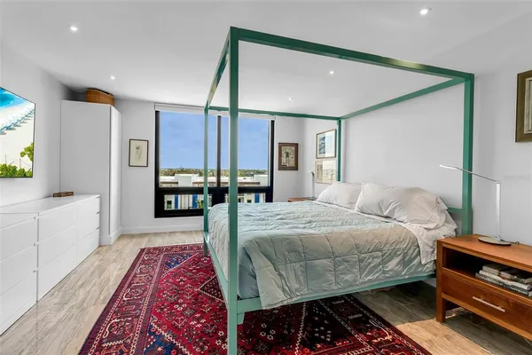 $999,000 | 707 South Gulfstream Avenue, Unit 802, Sarasota, FL 34236