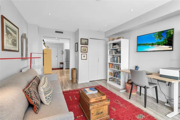 $999,000 | 707 South Gulfstream Avenue, Unit 802, Sarasota, FL 34236