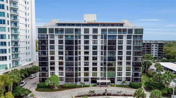 $999,000 | 707 South Gulfstream Avenue, Unit 802, Sarasota, FL 34236