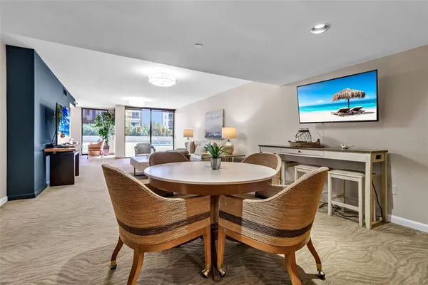 $999,000 | 707 South Gulfstream Avenue, Unit 802, Sarasota, FL 34236