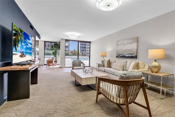 $999,000 | 707 South Gulfstream Avenue, Unit 802, Sarasota, FL 34236