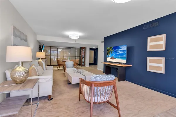 $999,000 | 707 South Gulfstream Avenue, Unit 802, Sarasota, FL 34236