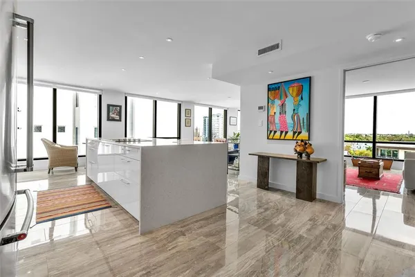 $999,000 | 707 South Gulfstream Avenue, Unit 802, Sarasota, FL 34236