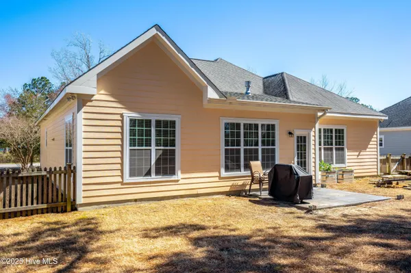 $2,600 | 311 South Brig Drive, Hampstead, NC 28443