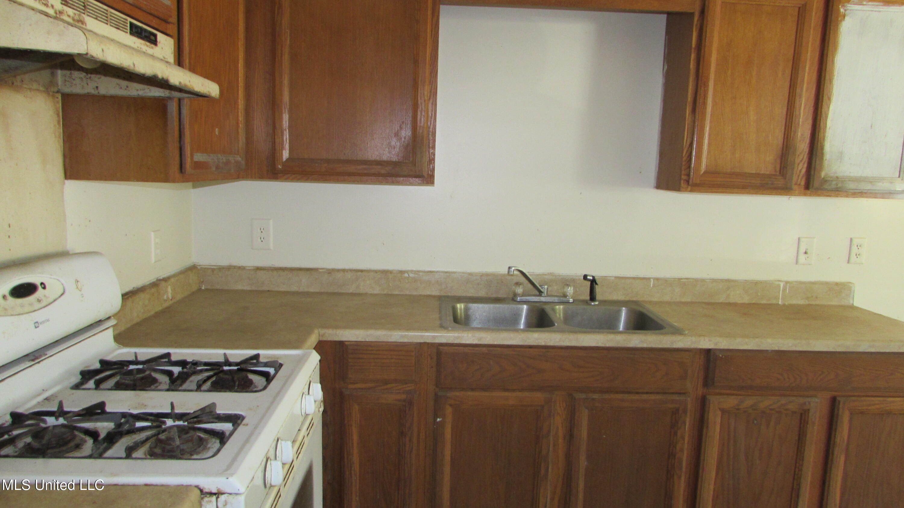 120 Carson Drive Gulfport, MS 39503 - Photo 5 of 12 IMG_1004