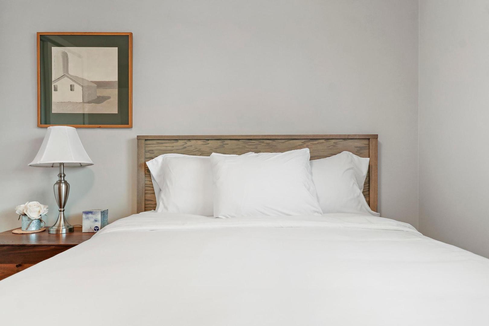 2532 North Jackson Street Waukegan, IL 60087 - Photo 19 of 29 a bedroom with a bed and a lamp on table