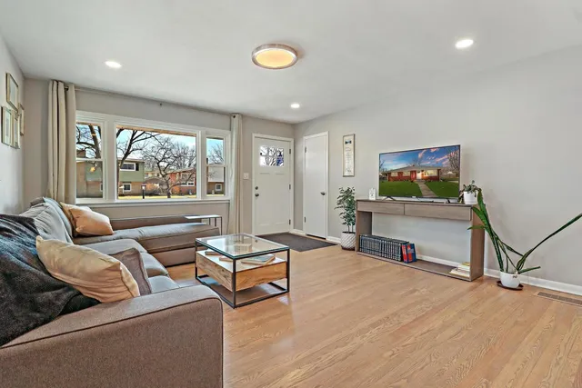 $339,000 | 2532 North Jackson Street, Waukegan, IL 60087