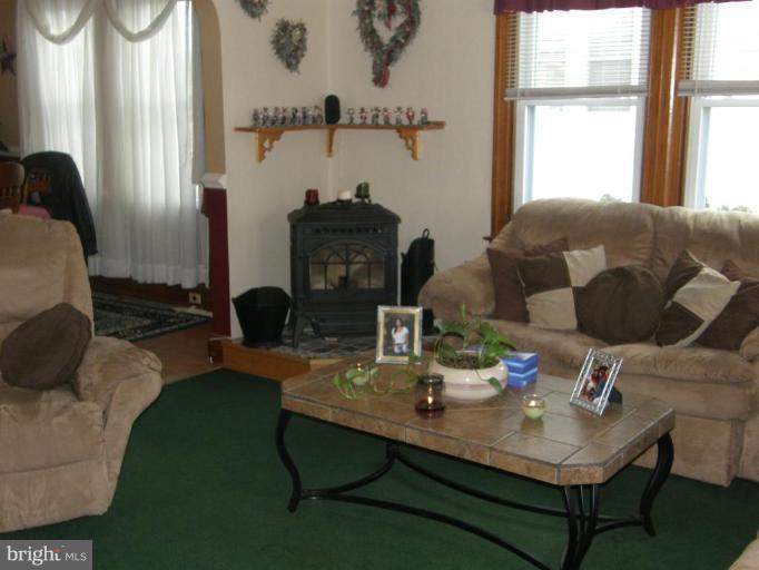 5633 Ashbourne Road Halethorpe, MD 21227 - Photo 14 of 18 Living Room