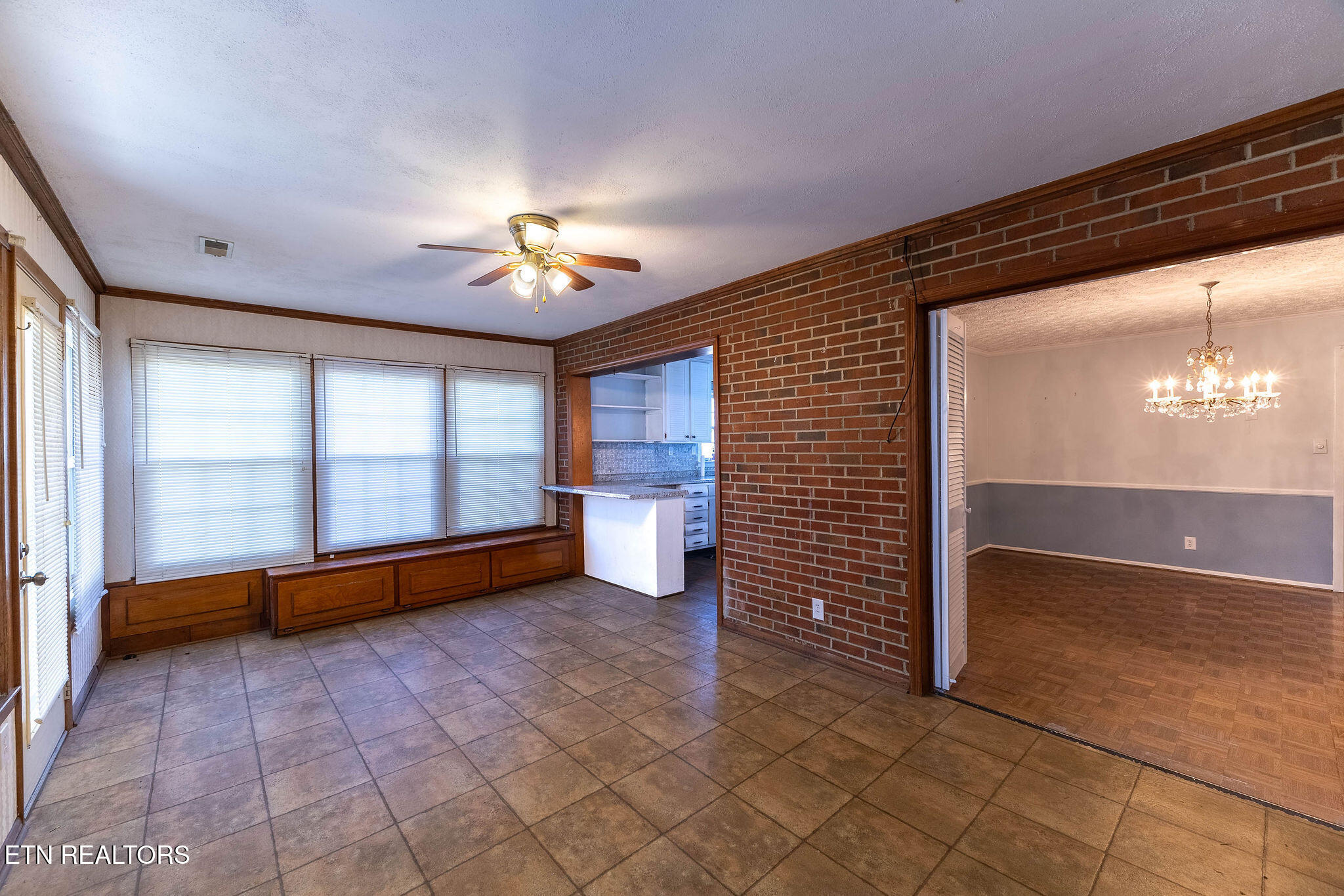 819 Patton Ferry Road Kingston, TN 37763 - Photo 16 of 38 Enclosed Sunroom