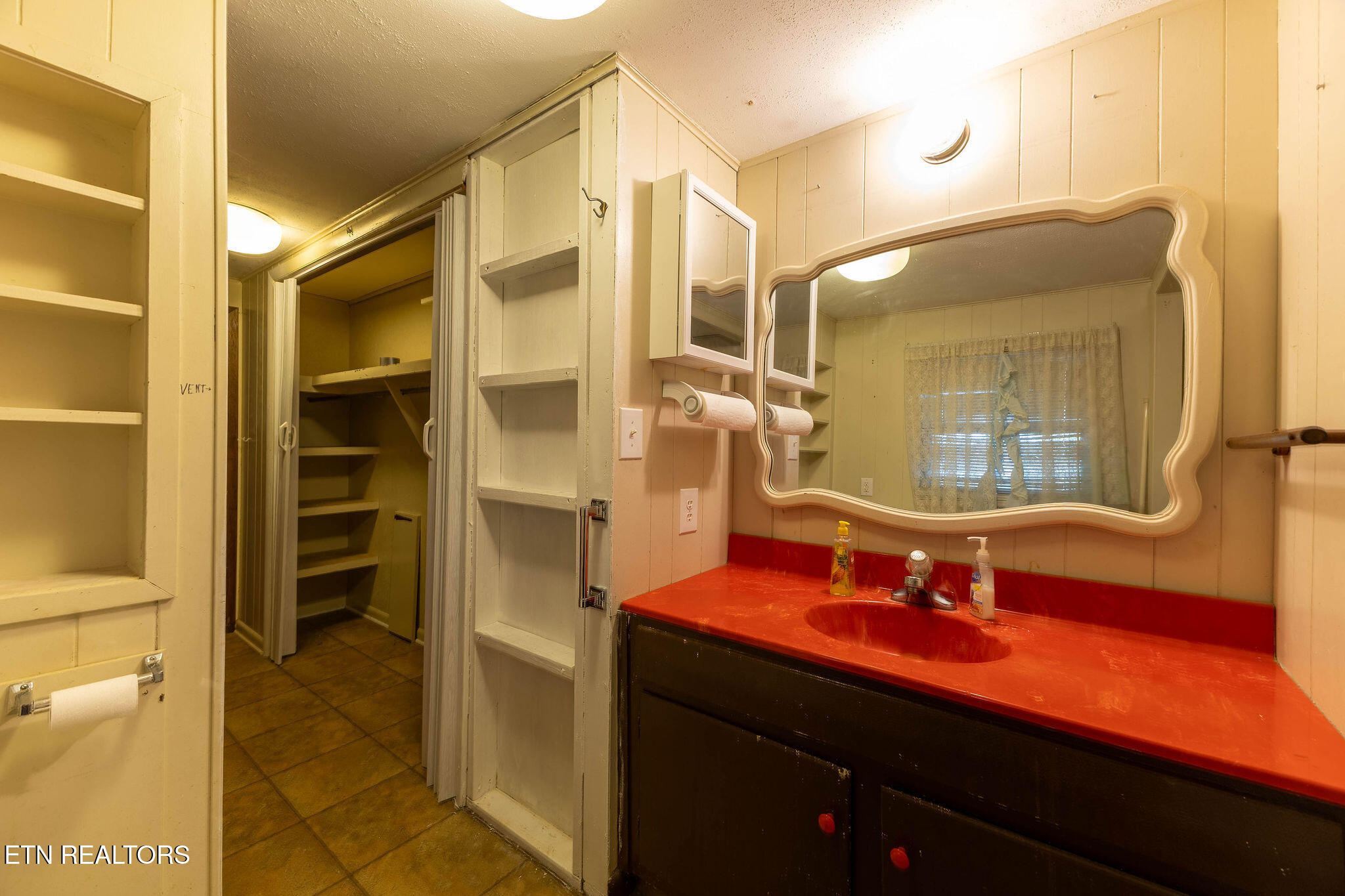 819 Patton Ferry Road Kingston, TN 37763 - Photo 27 of 38 Bath