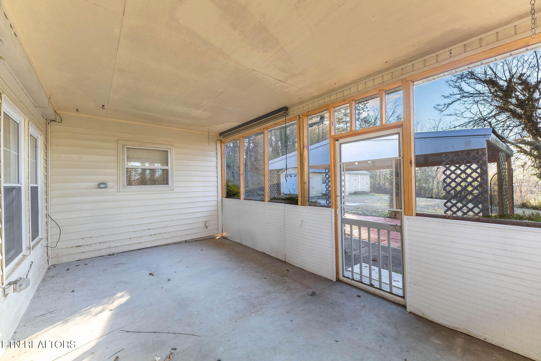 819 Patton Ferry Road Kingston, TN 37763 - Photo 34 of 38 Screened Sunroom