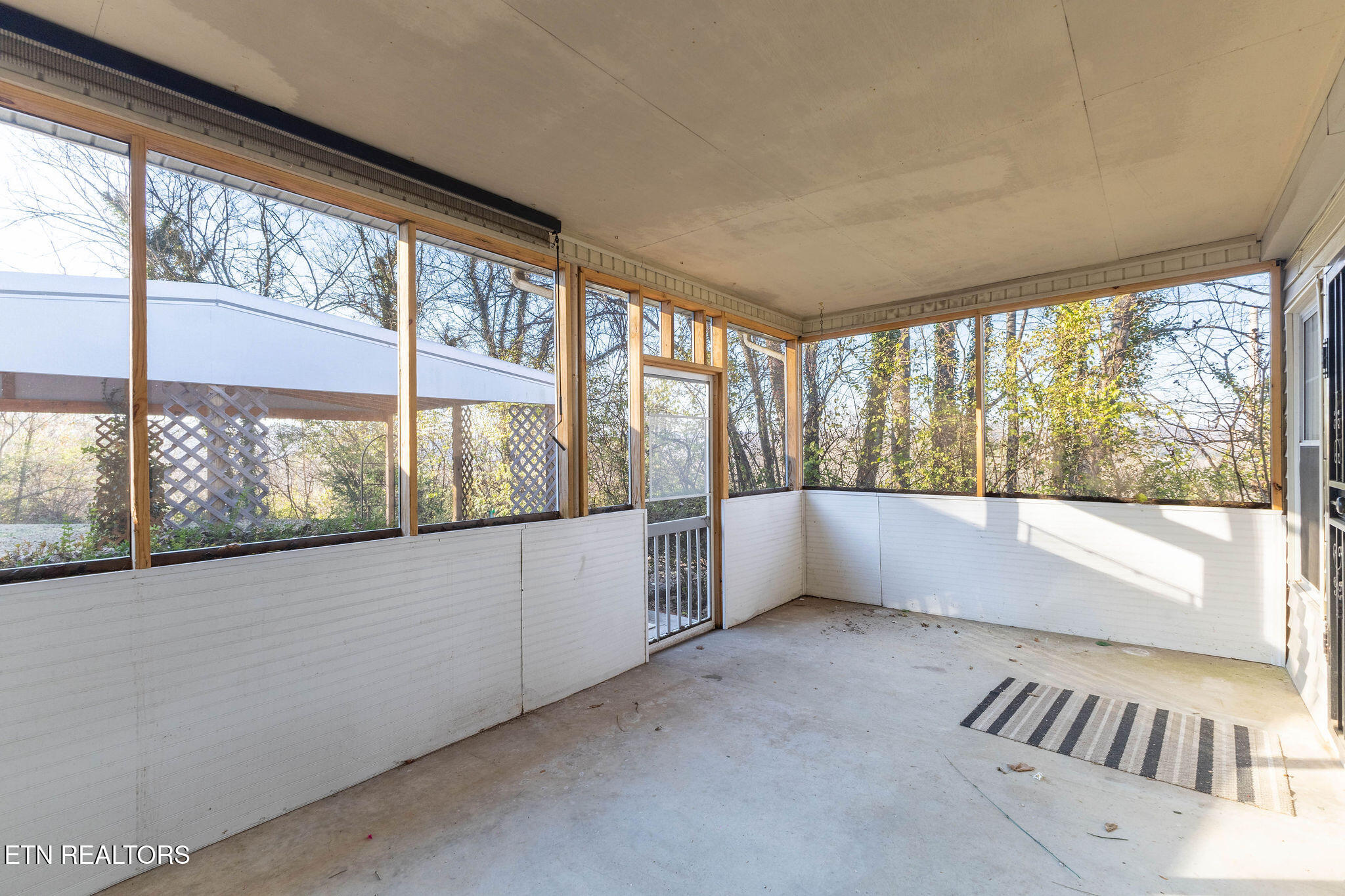 819 Patton Ferry Road Kingston, TN 37763 - Photo 35 of 38 Screened Sunroom