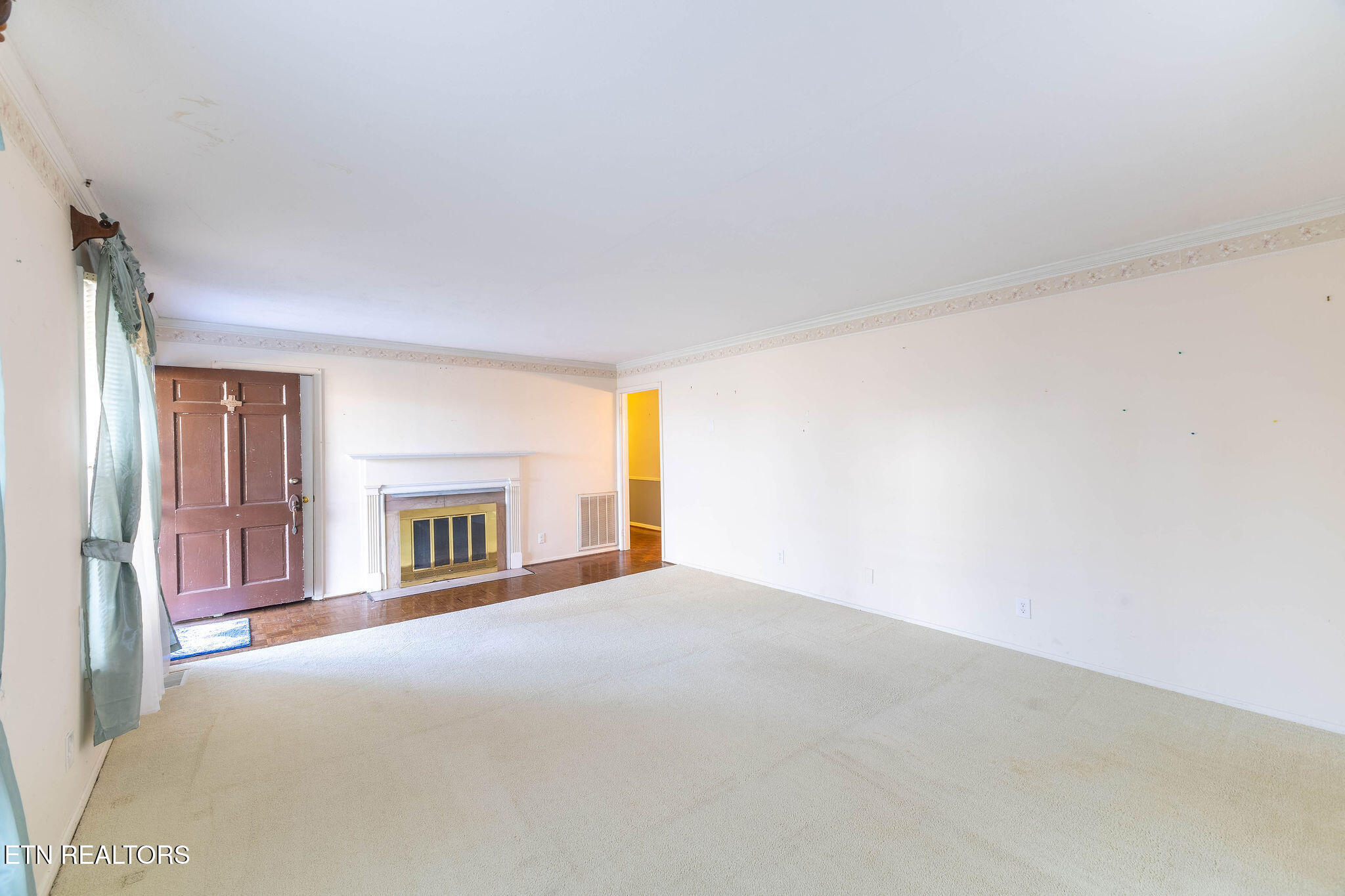 819 Patton Ferry Road Kingston, TN 37763 - Photo 6 of 38 Living Room