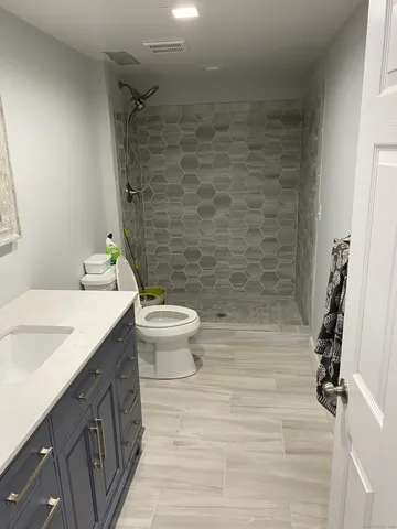 $4,800 | 5 Meadow Wood Road, Trumbull, CT 06611