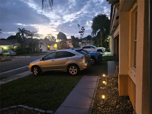 $669,000 | 32 Gables Boulevard, Weston, FL 33326