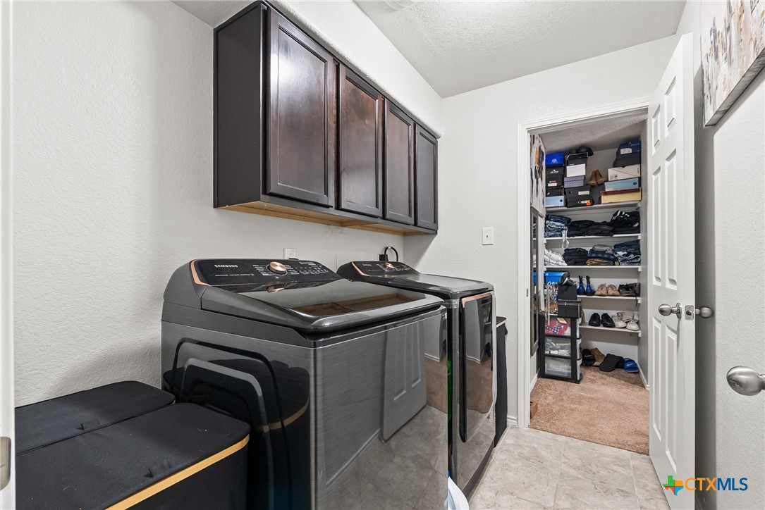 201 Danielle Drive Killeen, TX 76542 - Photo 14 of 16 a utility room with washer and dryer